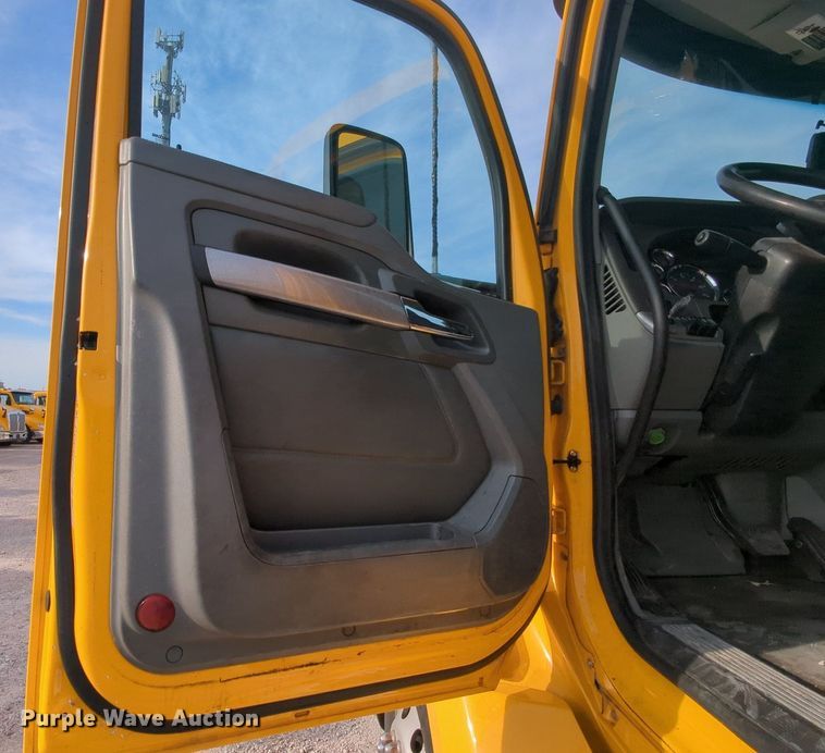 image for item MY9818 2019 Kenworth T680  semi truck