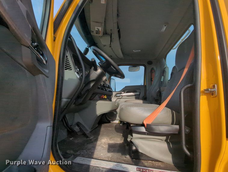 image for item MY9818 2019 Kenworth T680  semi truck