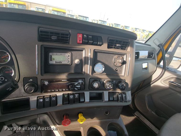 image for item MY9818 2019 Kenworth T680  semi truck