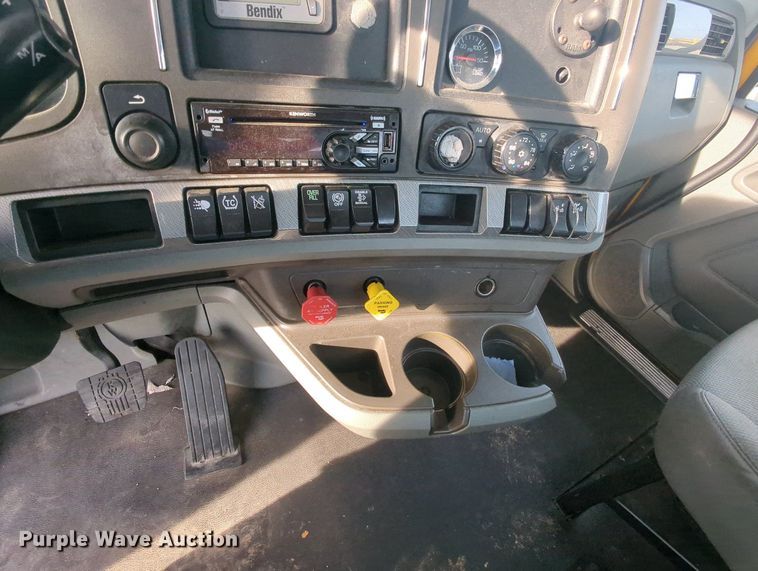 image for item MY9818 2019 Kenworth T680  semi truck