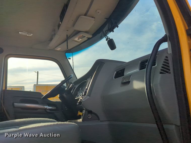 image for item MY9818 2019 Kenworth T680  semi truck