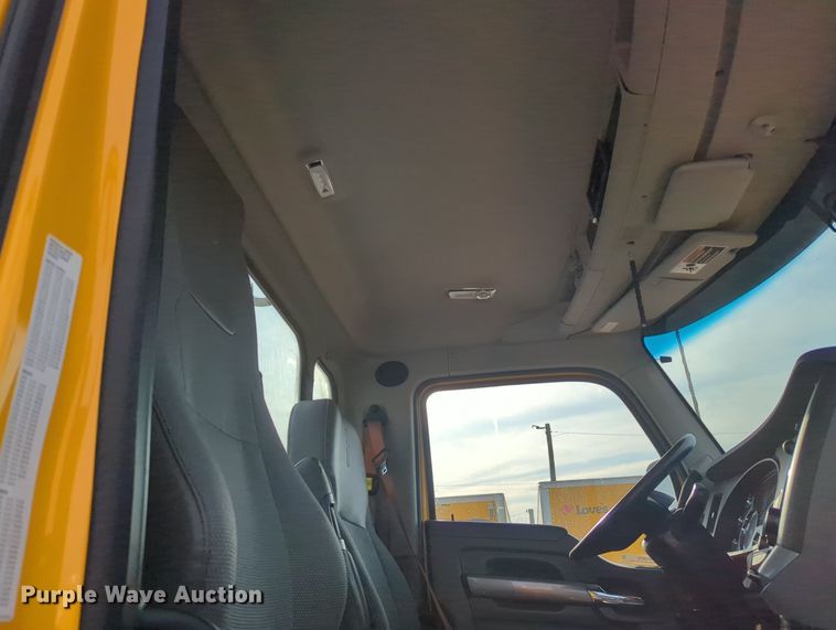 image for item MY9818 2019 Kenworth T680  semi truck