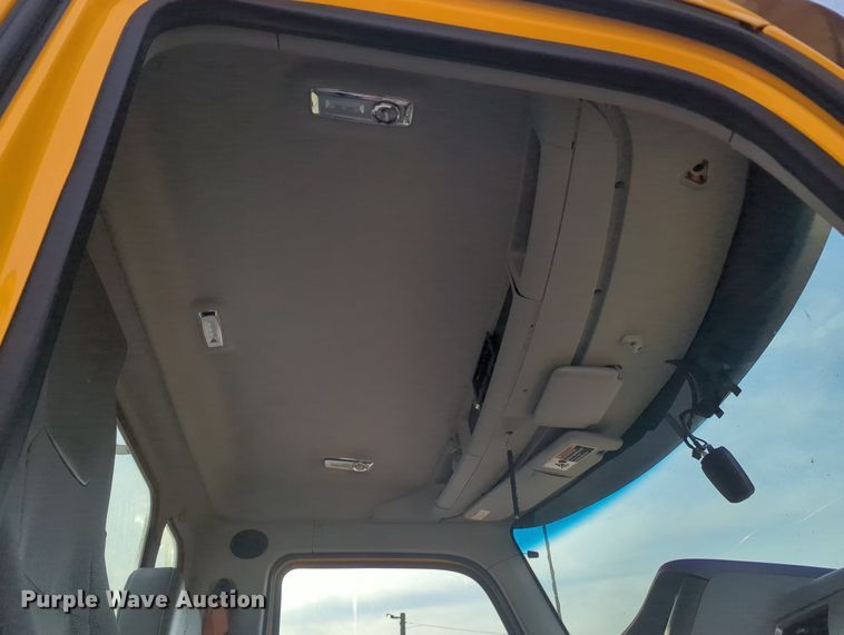 image for item MY9818 2019 Kenworth T680  semi truck