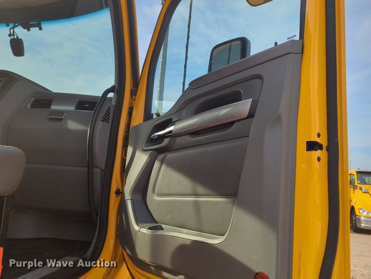 image for item MY9818 2019 Kenworth T680  semi truck