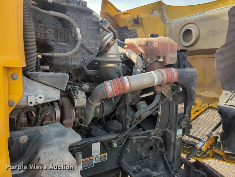 image for item MY9818 2019 Kenworth T680  semi truck