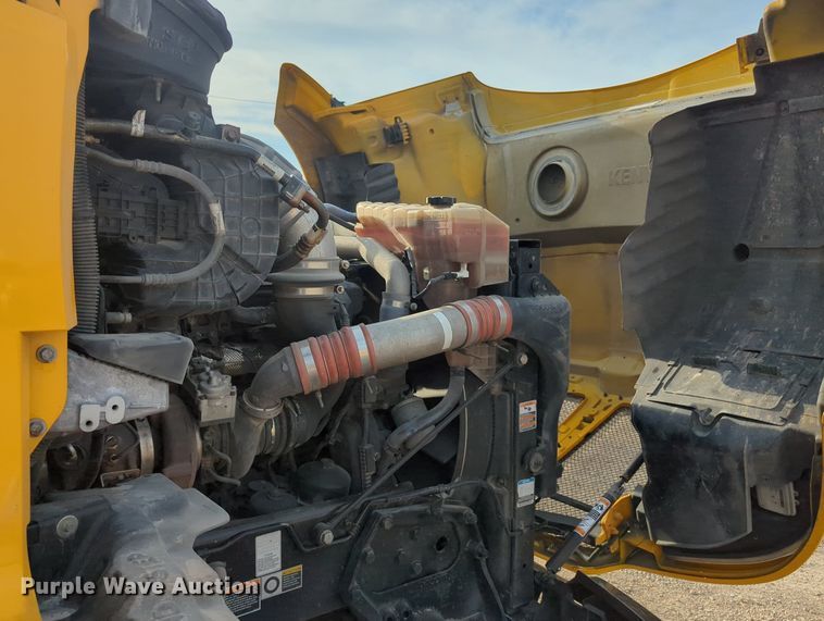 image for item MY9818 2019 Kenworth T680  semi truck