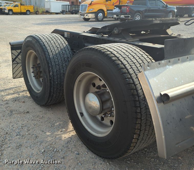 image for item MY9818 2019 Kenworth T680  semi truck