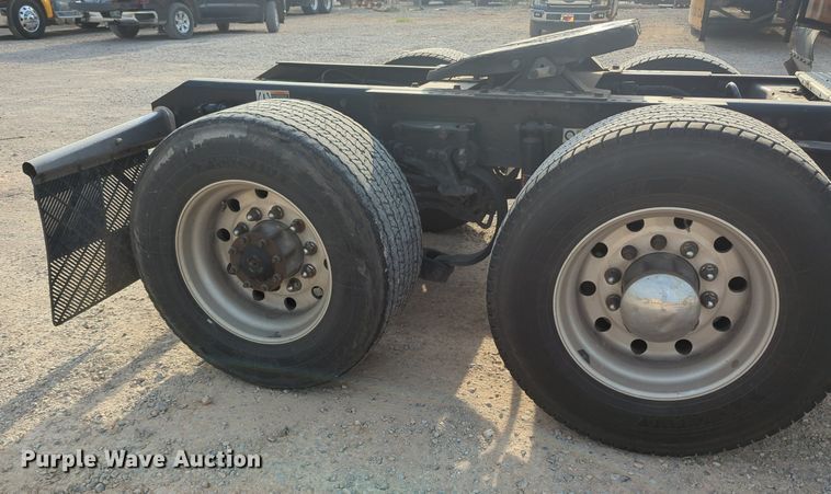 image for item MY9818 2019 Kenworth T680  semi truck