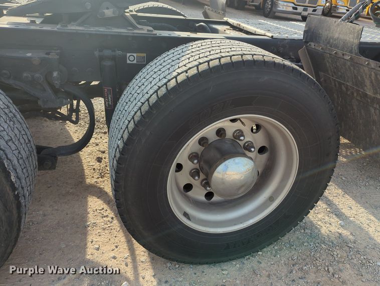 image for item MY9818 2019 Kenworth T680  semi truck