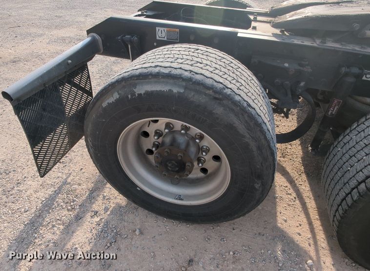 image for item MY9818 2019 Kenworth T680  semi truck