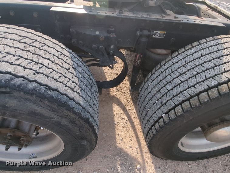 image for item MY9818 2019 Kenworth T680  semi truck