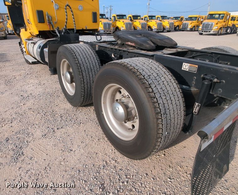 image for item MY9818 2019 Kenworth T680  semi truck