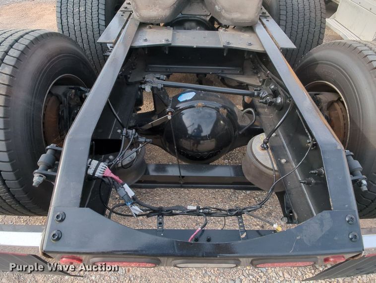 image for item MY9819 2019 Peterbilt 579  semi truck