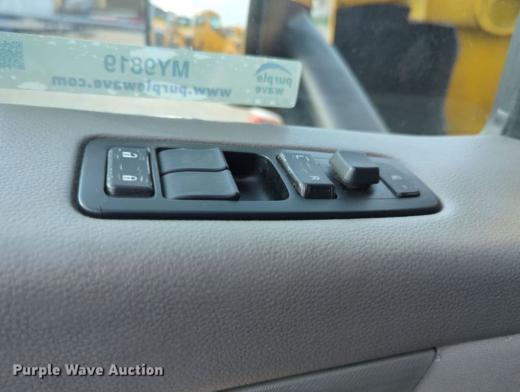 image for item MY9819 2019 Peterbilt 579  semi truck