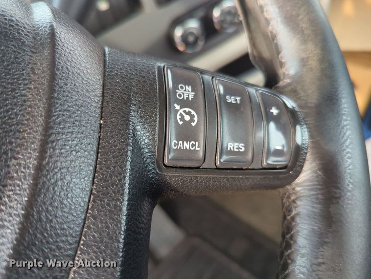 image for item MY9819 2019 Peterbilt 579  semi truck