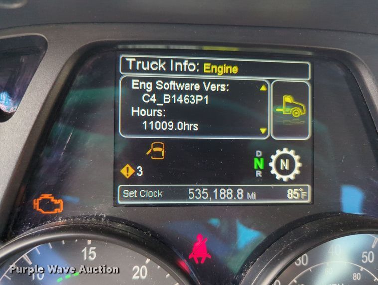 image for item MY9819 2019 Peterbilt 579  semi truck