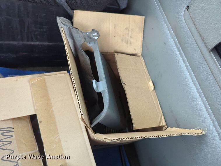 image for item MY9819 2019 Peterbilt 579  semi truck