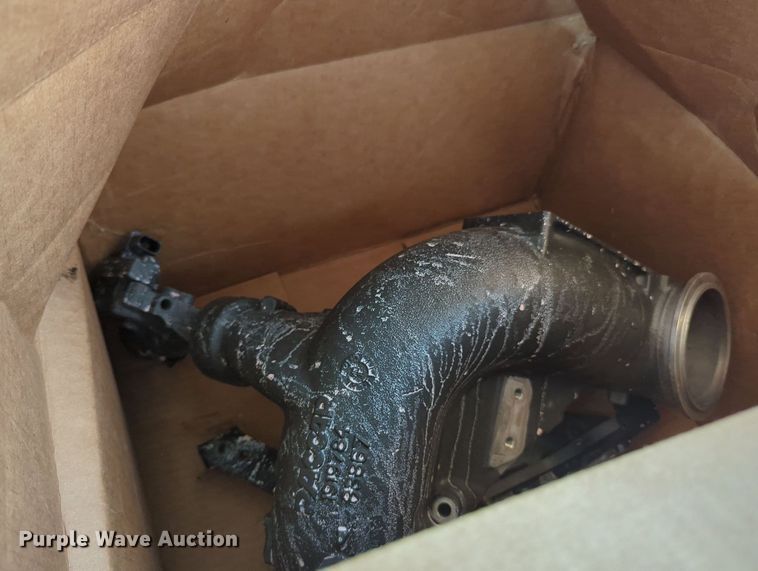 image for item MY9819 2019 Peterbilt 579  semi truck