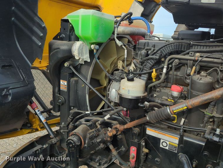 image for item MY9819 2019 Peterbilt 579  semi truck