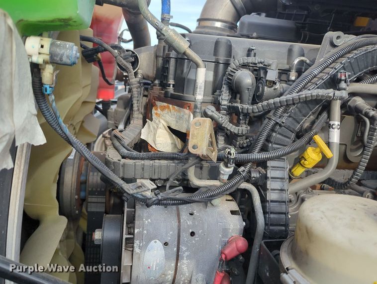 image for item MY9819 2019 Peterbilt 579  semi truck