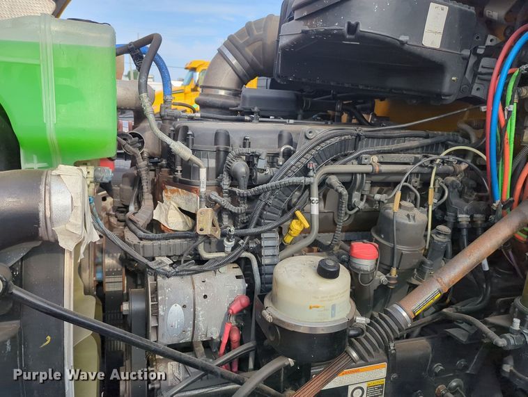 image for item MY9819 2019 Peterbilt 579  semi truck