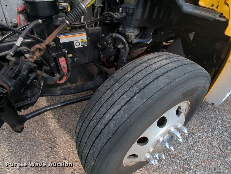 image for item MY9819 2019 Peterbilt 579  semi truck