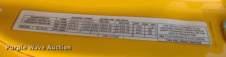 image for item MY9819 2019 Peterbilt 579  semi truck