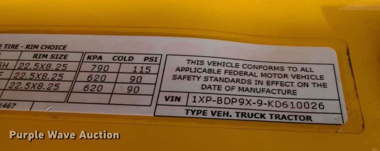 image for item MY9819 2019 Peterbilt 579  semi truck
