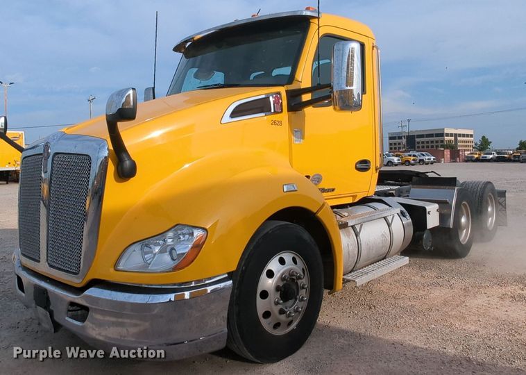 image for item MY9820 2019 Kenworth T680  semi truck