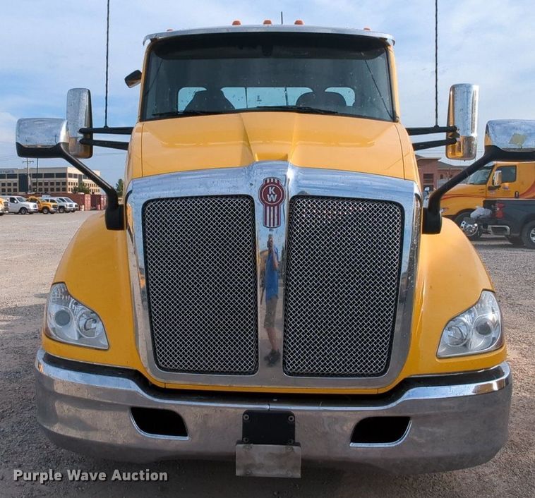 image for item MY9820 2019 Kenworth T680  semi truck