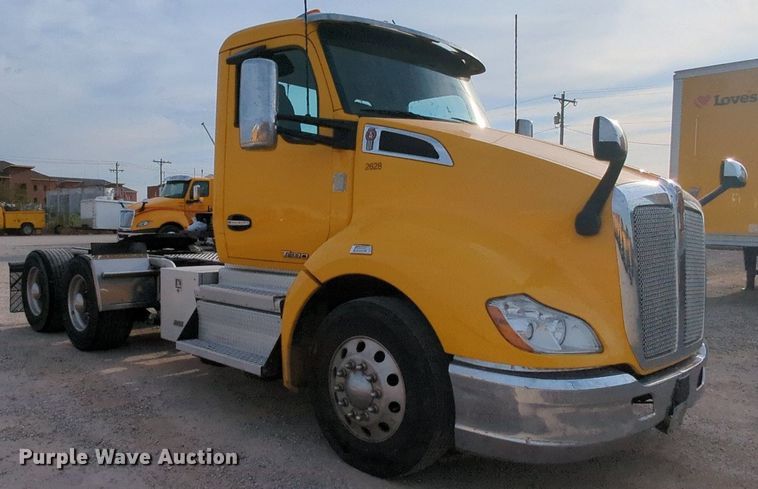 image for item MY9820 2019 Kenworth T680  semi truck