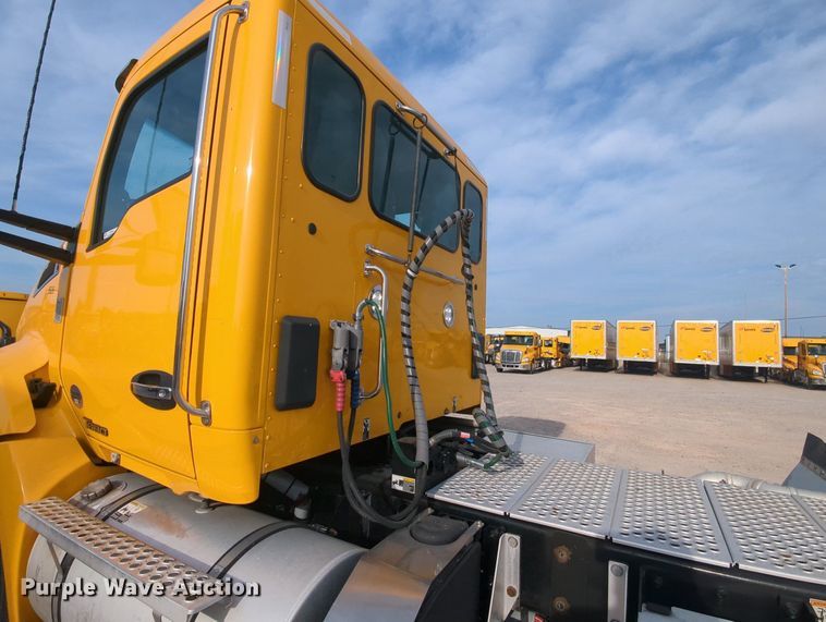 image for item MY9820 2019 Kenworth T680  semi truck