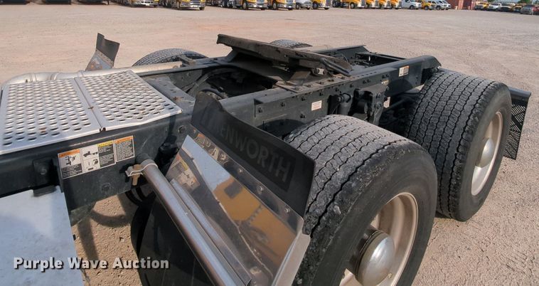 image for item MY9820 2019 Kenworth T680  semi truck