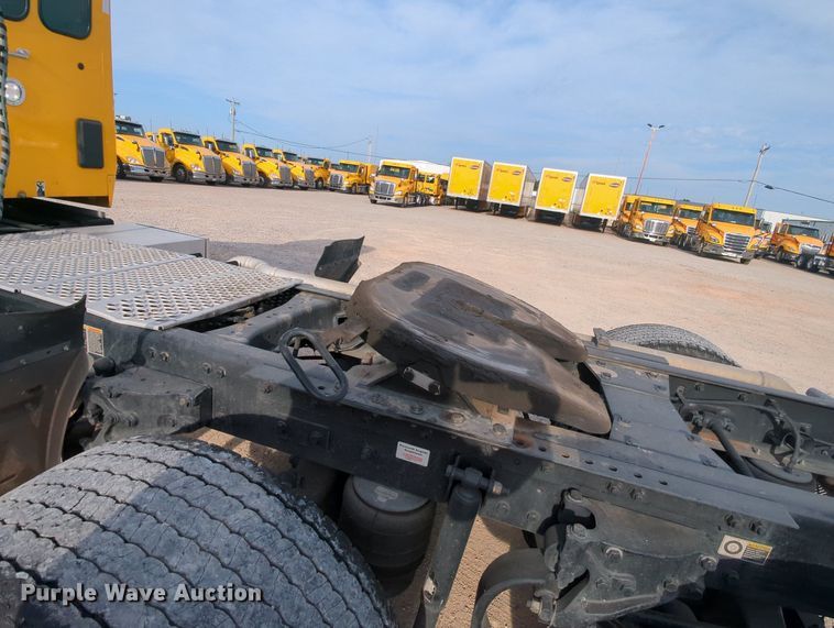 image for item MY9820 2019 Kenworth T680  semi truck