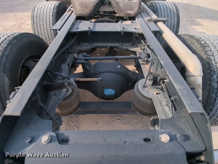 image for item MY9820 2019 Kenworth T680  semi truck