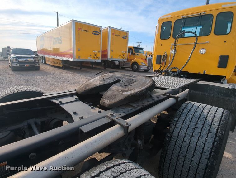 image for item MY9820 2019 Kenworth T680  semi truck