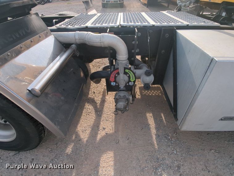 image for item MY9820 2019 Kenworth T680  semi truck