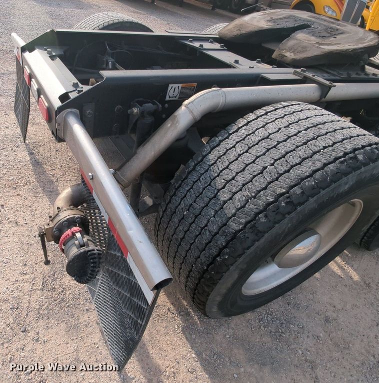 image for item MY9820 2019 Kenworth T680  semi truck