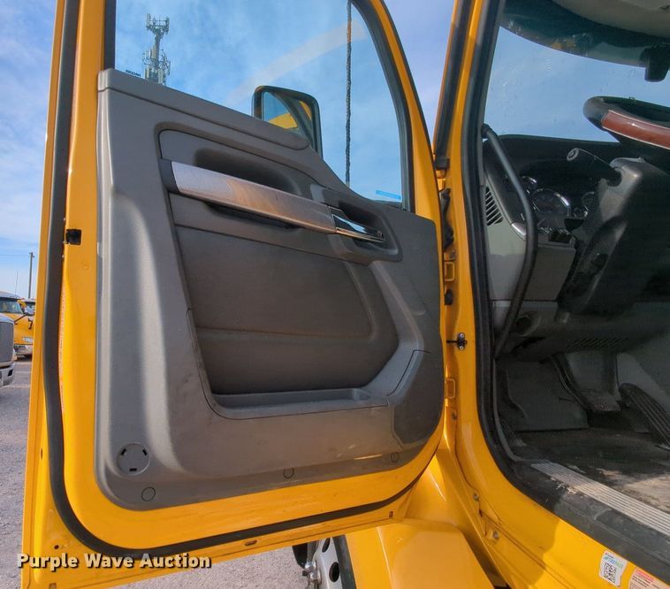 image for item MY9820 2019 Kenworth T680  semi truck