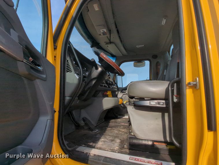 image for item MY9820 2019 Kenworth T680  semi truck