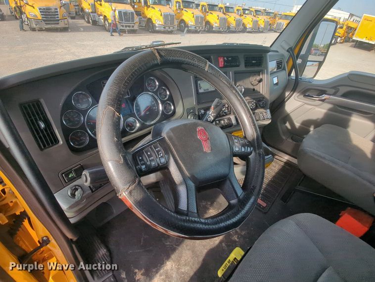 image for item MY9820 2019 Kenworth T680  semi truck