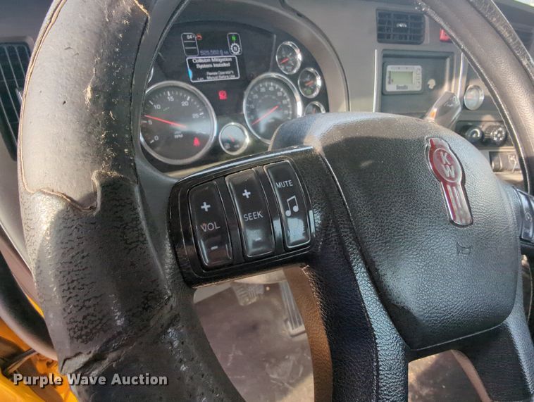 image for item MY9820 2019 Kenworth T680  semi truck