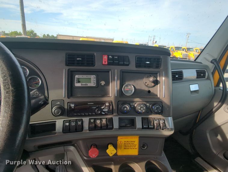 image for item MY9820 2019 Kenworth T680  semi truck