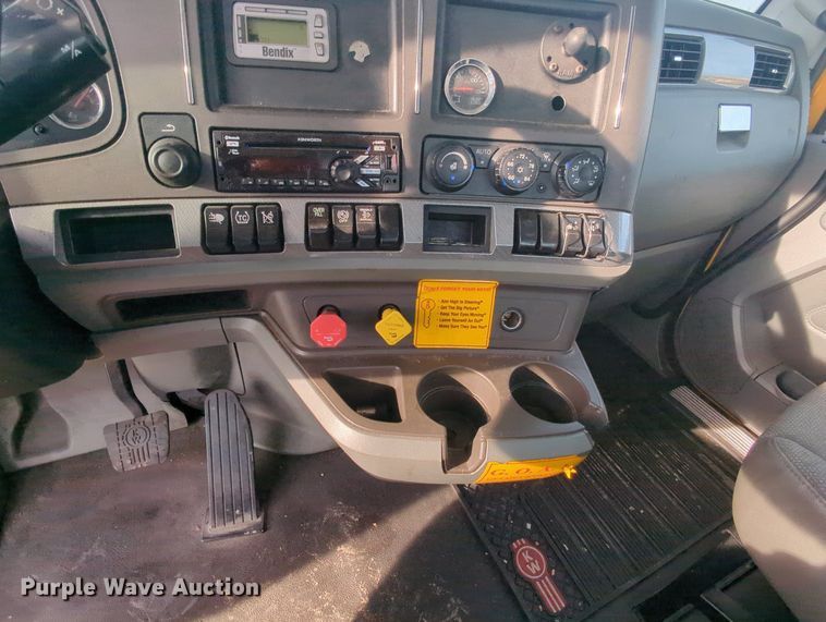 image for item MY9820 2019 Kenworth T680  semi truck