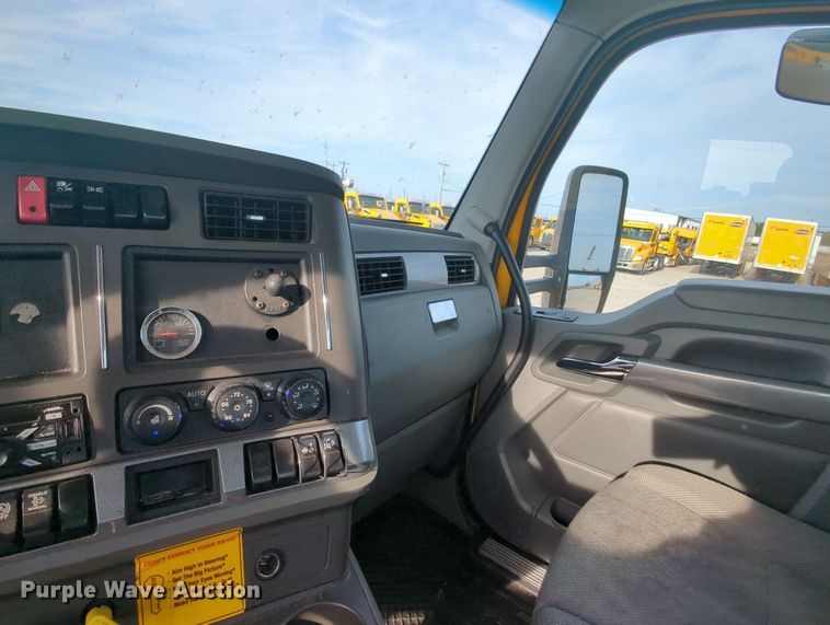 image for item MY9820 2019 Kenworth T680  semi truck