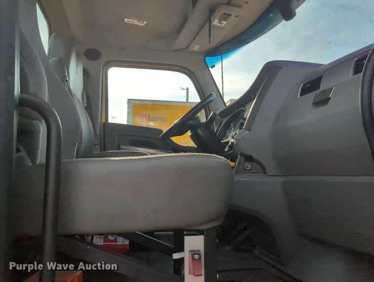 image for item MY9820 2019 Kenworth T680  semi truck