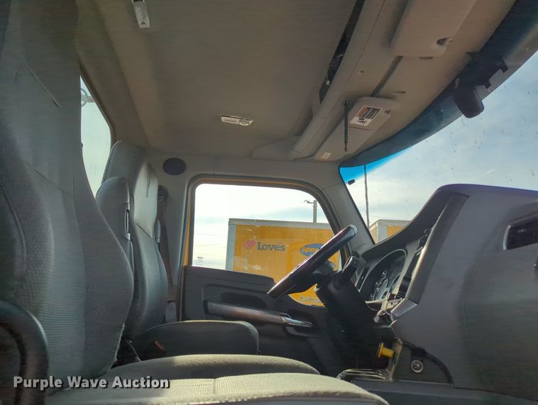 image for item MY9820 2019 Kenworth T680  semi truck