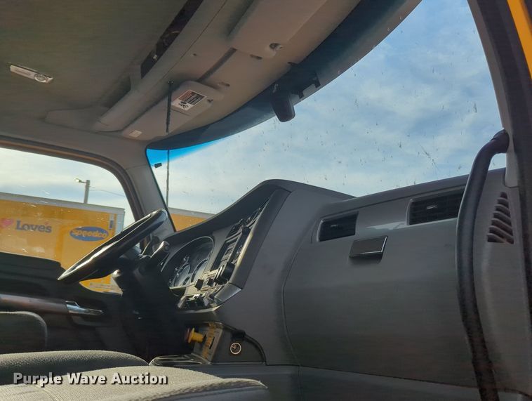 image for item MY9820 2019 Kenworth T680  semi truck