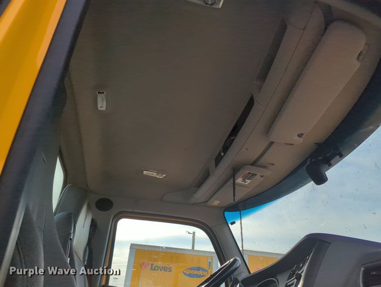 image for item MY9820 2019 Kenworth T680  semi truck