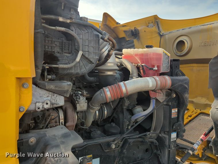 image for item MY9820 2019 Kenworth T680  semi truck